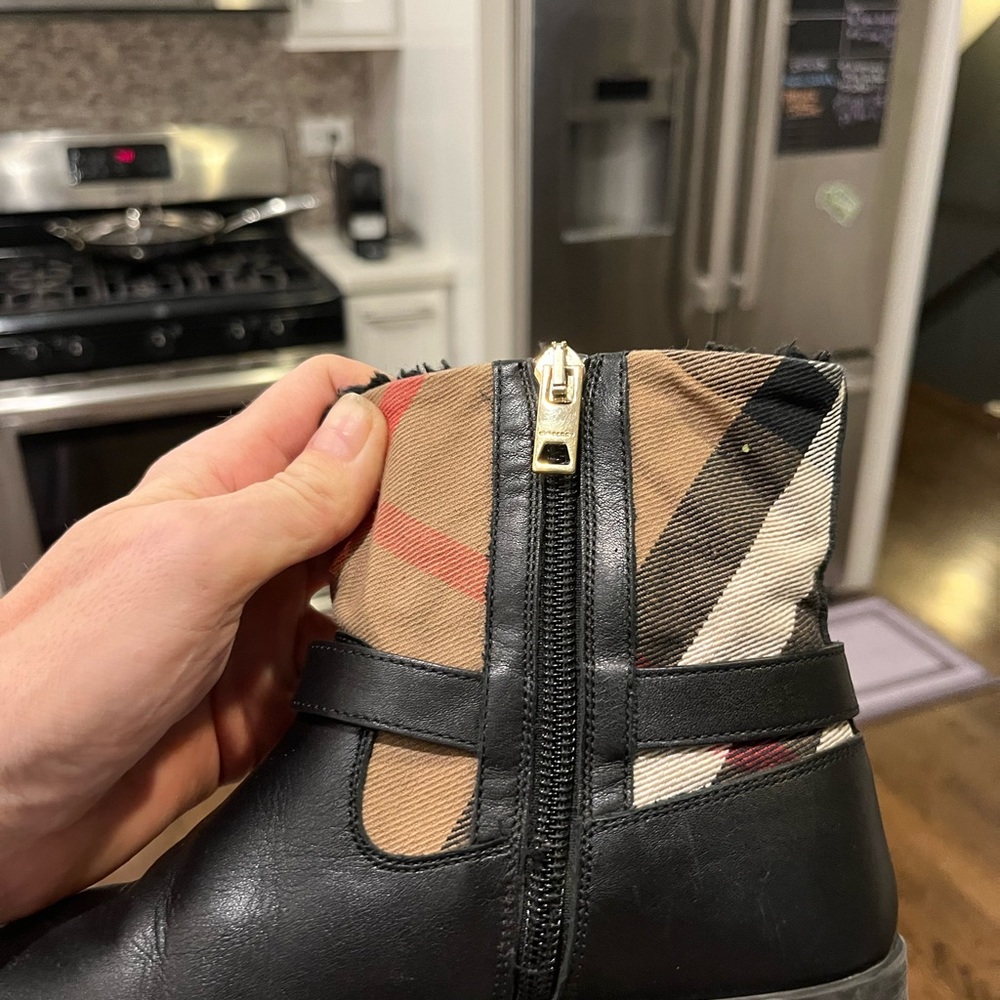 Really cute Burberry Children’s size 31 boots. - Picture 2 of 6